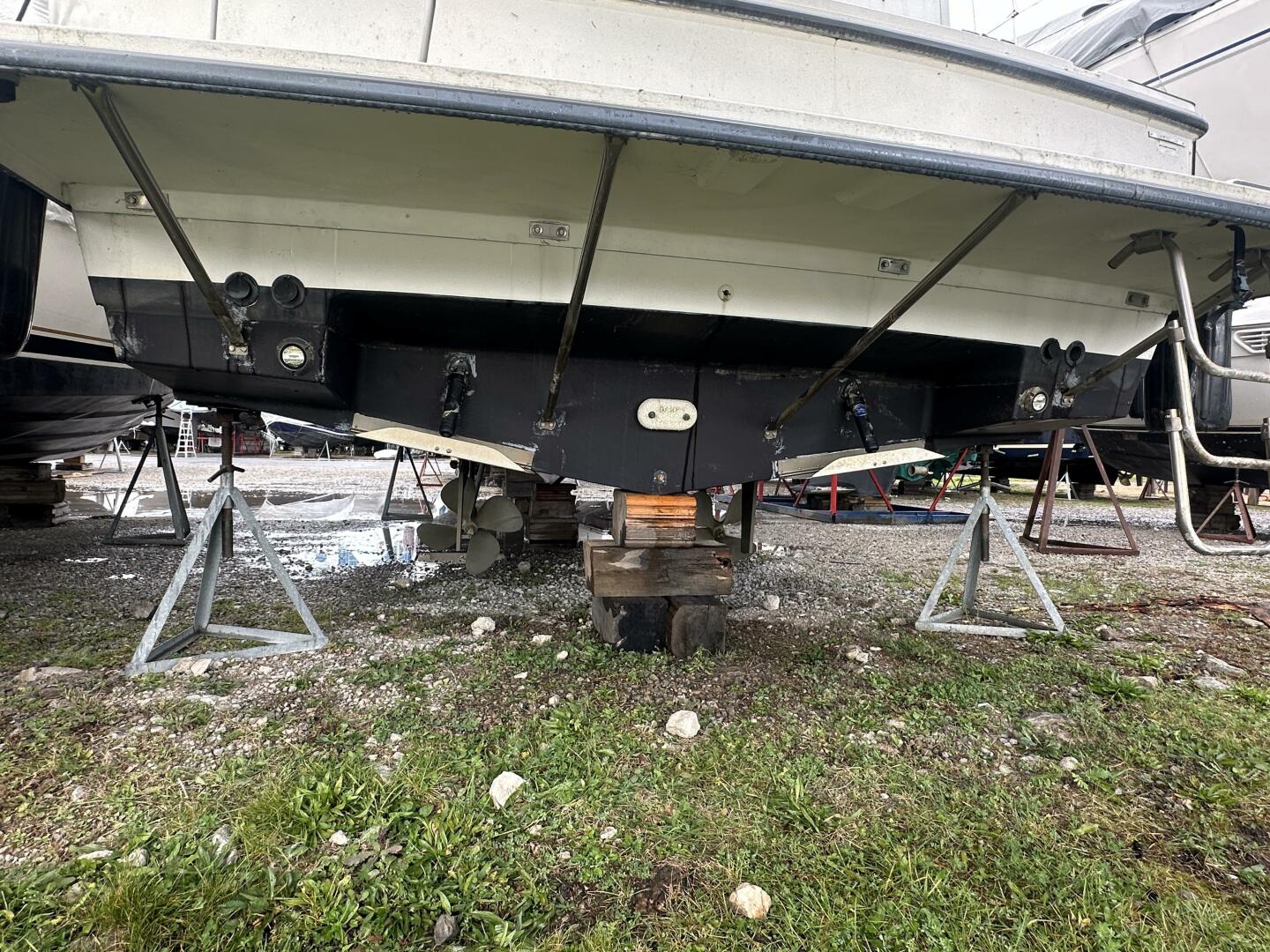 39ft Carver Yacht For Sale