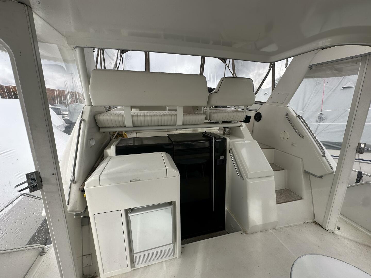39ft Carver Yacht For Sale
