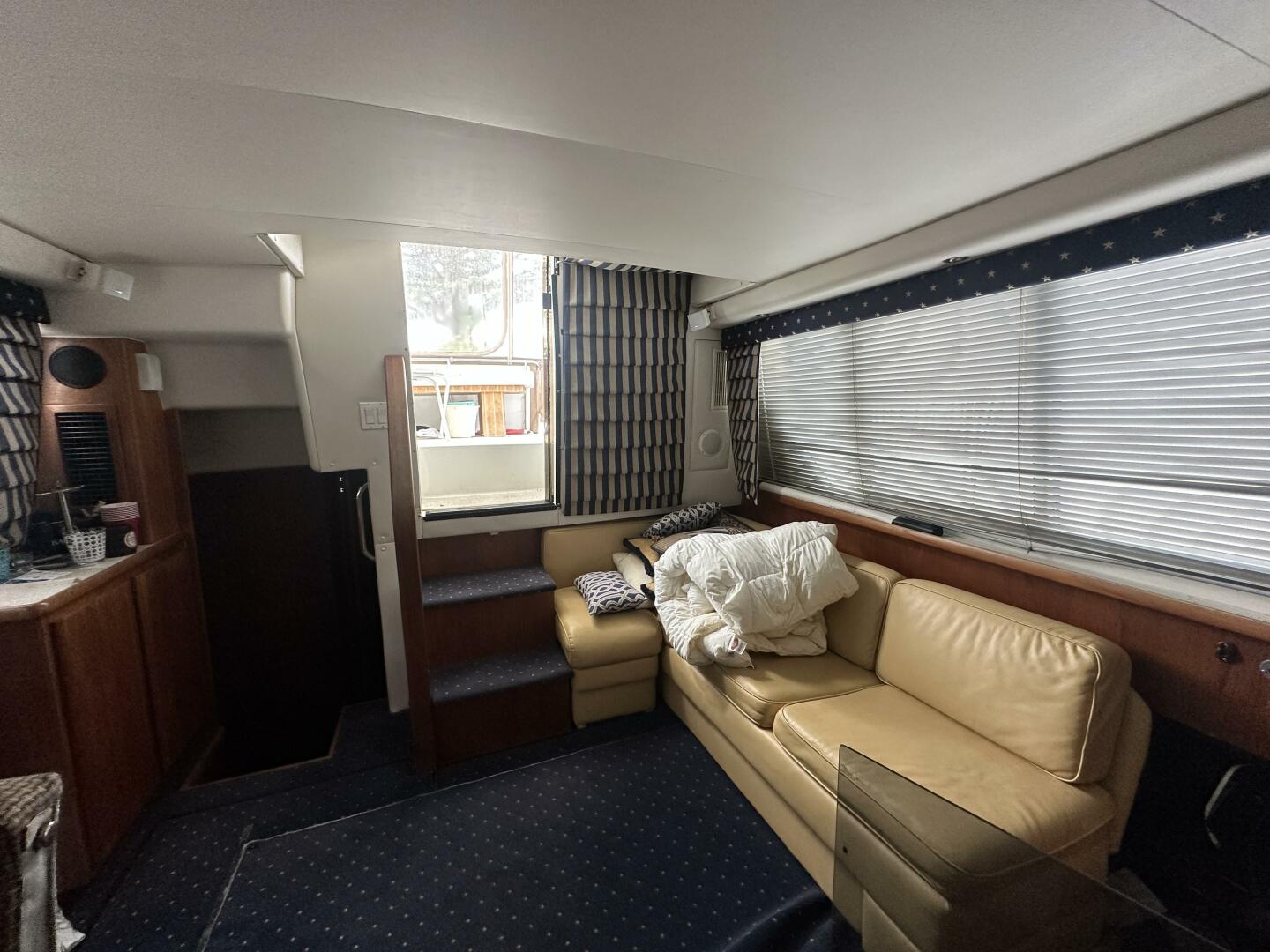 39ft Carver Yacht For Sale