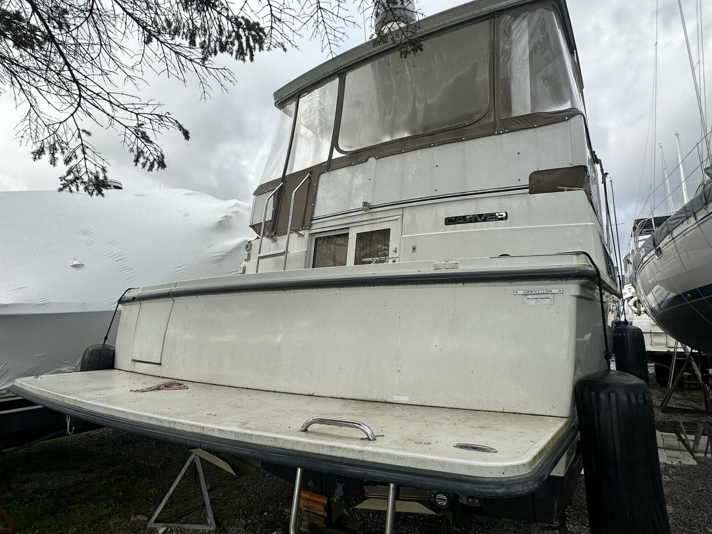 39ft Carver Yacht For Sale