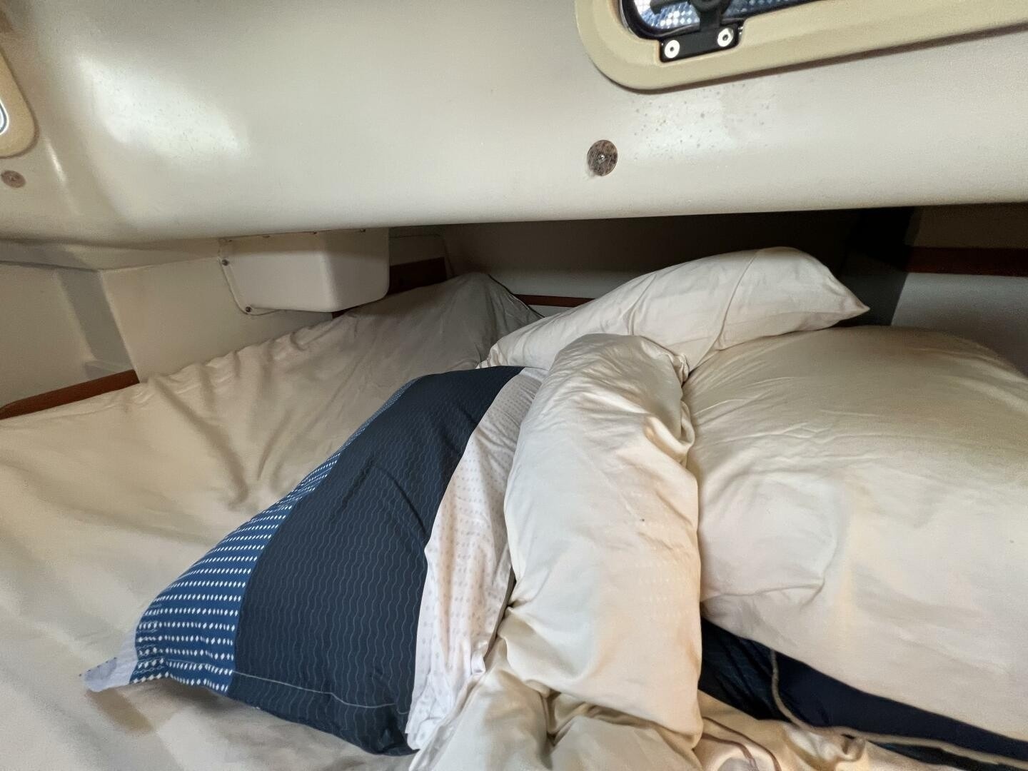 HAUNTED by WATER 32ft Catalina Yacht For Sale HAUNTED by WATER 32ft Catalina Yacht For Sale