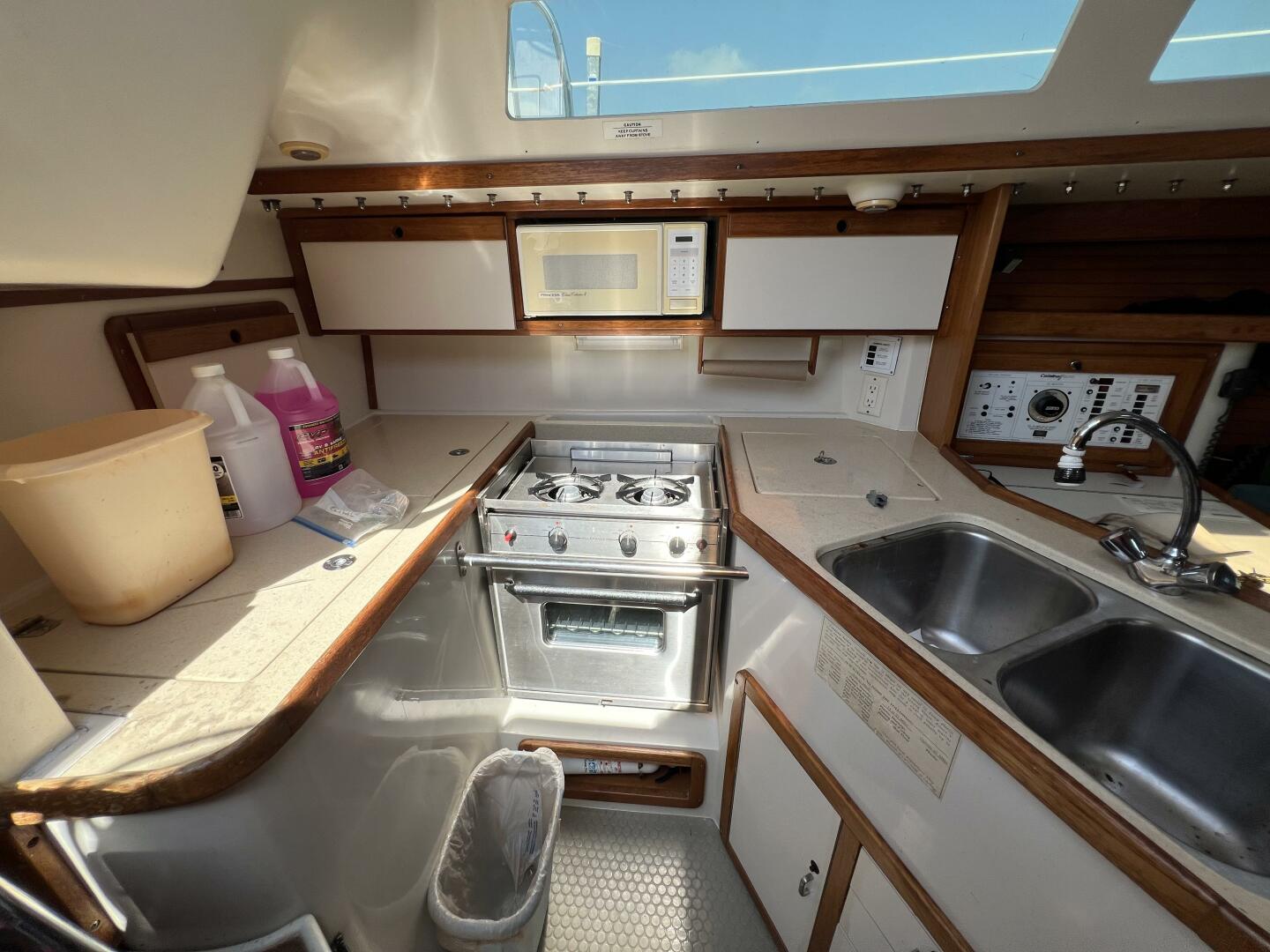 HAUNTED by WATER 32ft Catalina Yacht For Sale