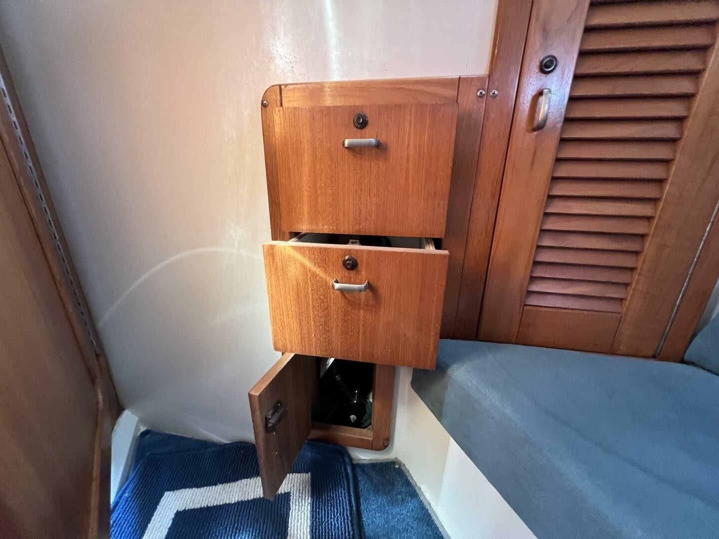 HAUNTED by WATER 32ft Catalina Yacht For Sale HAUNTED by WATER 32ft Catalina Yacht For Sale