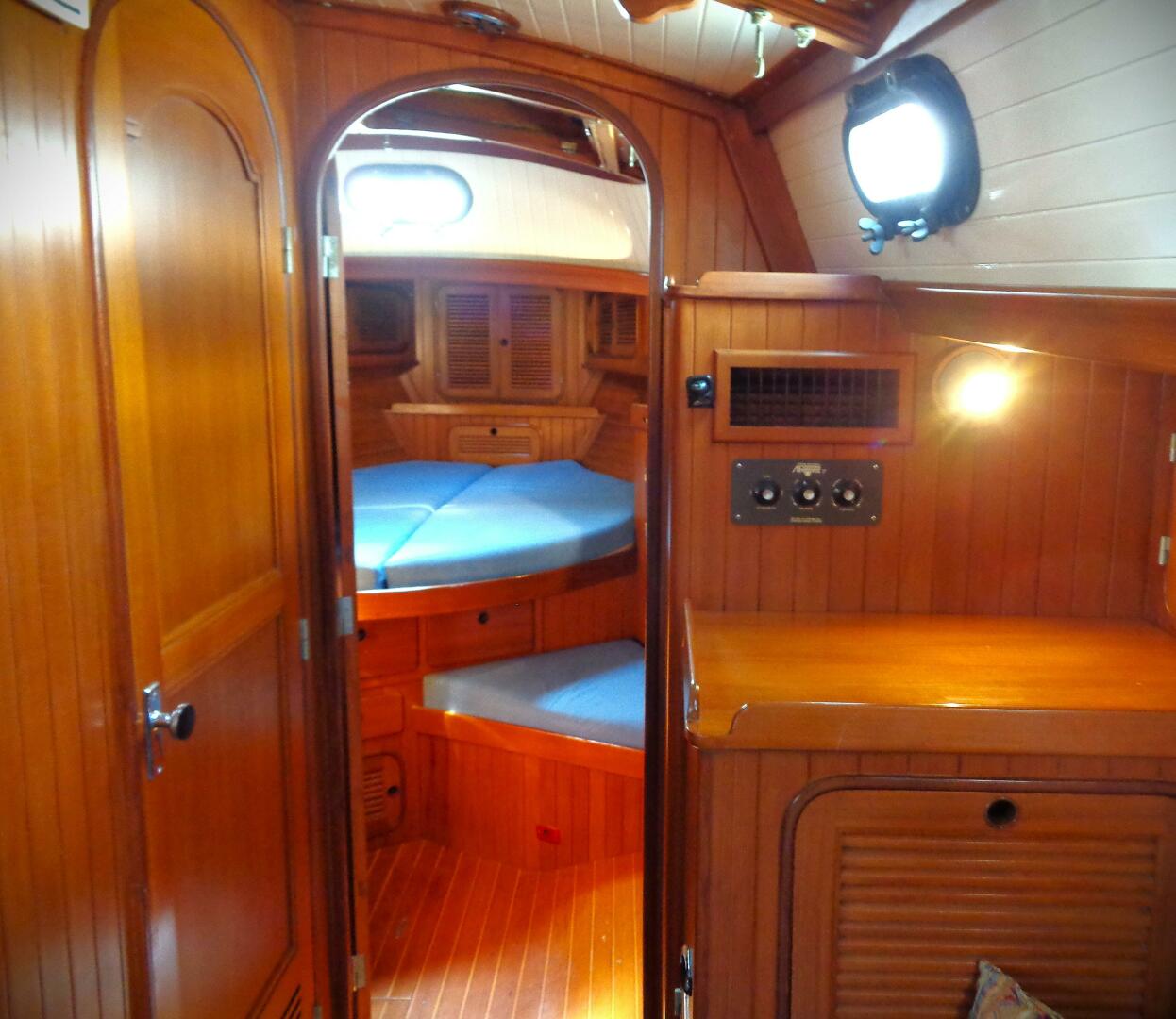 CHALIVENTURES III 40ft Ta Shing Yacht For Sale