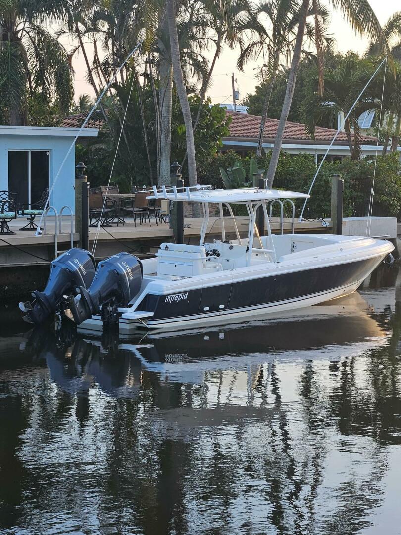32ft Intrepid Yacht For Sale