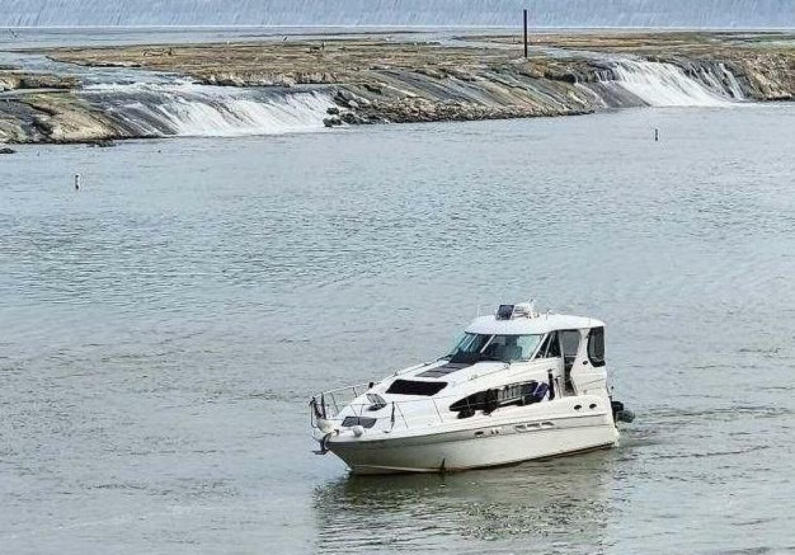 Cool Change 39ft Sea Ray Yacht For Sale