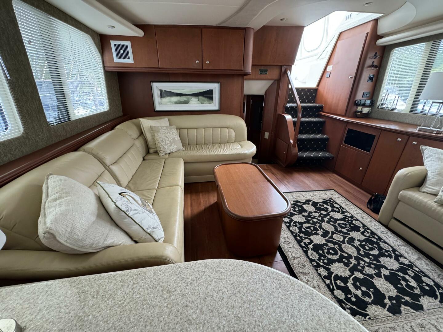30 2004 Silverton 43 Salon_looking_aft_2