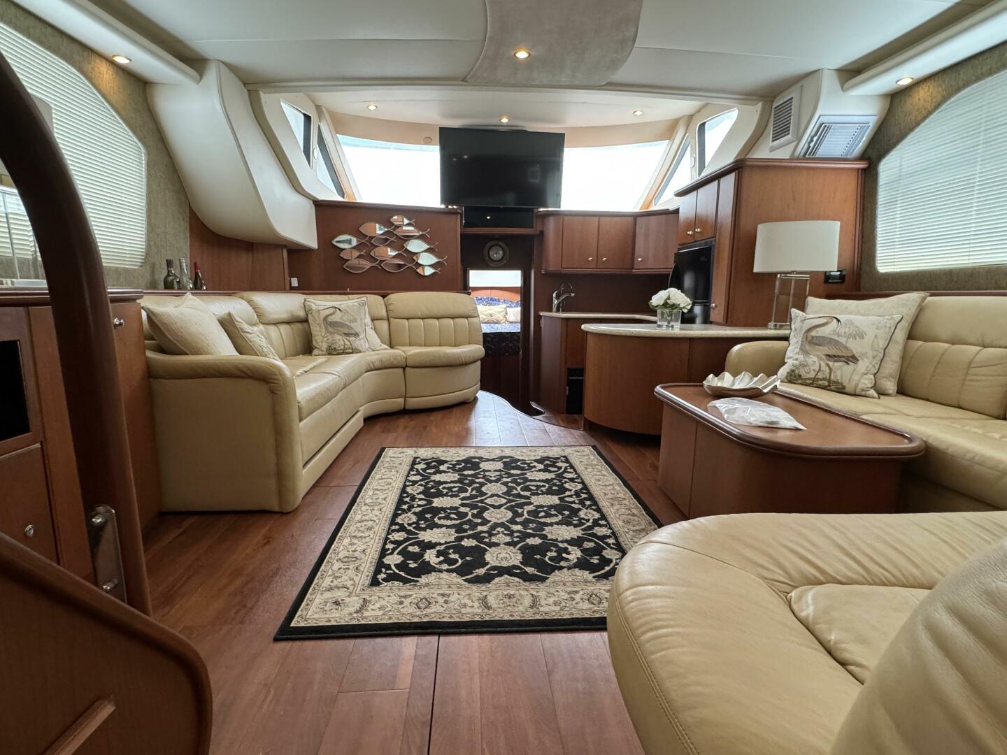 31 2004 Silverton 43 Salon looking forward
