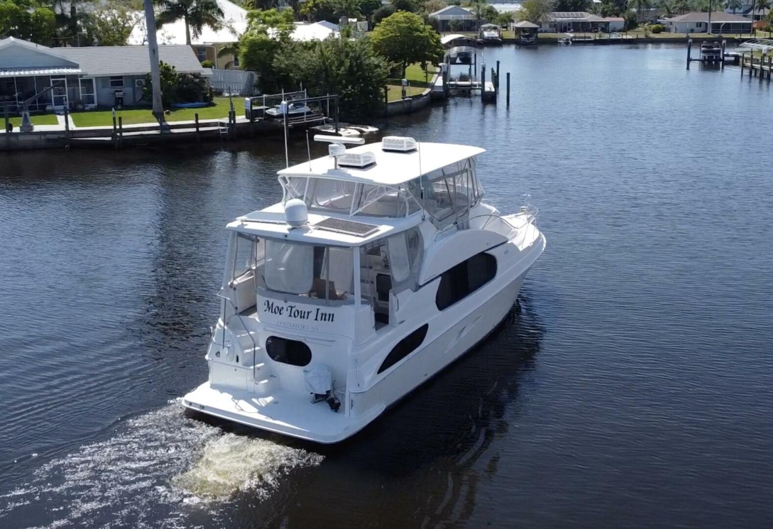 2 2004 Silverton 43 Exterior