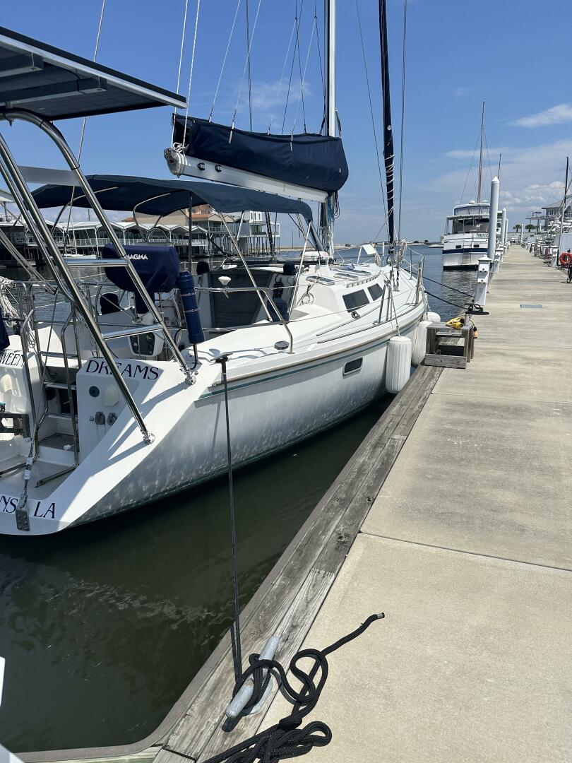 Between Dreams 42ft Catalina Yacht For Sale