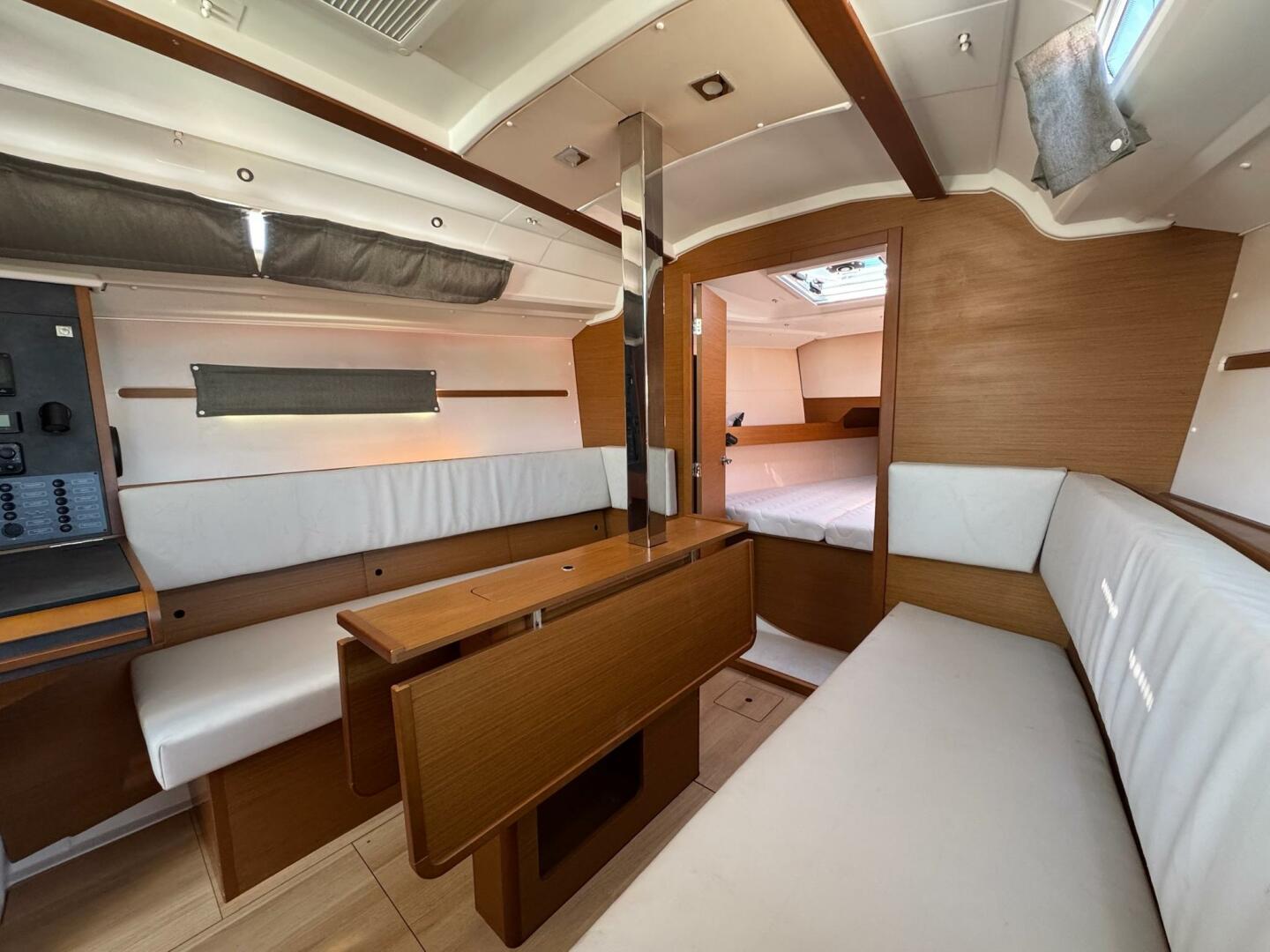 34ft Jeanneau Yacht For Sale