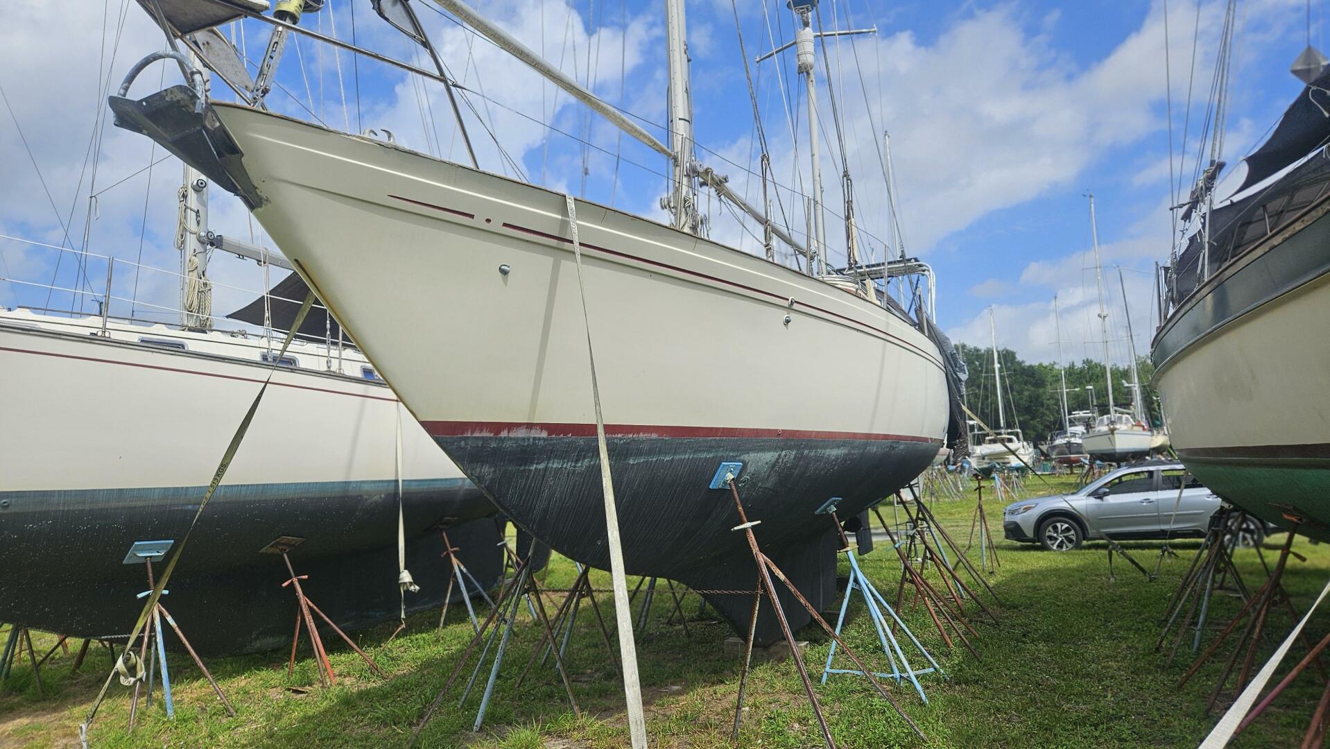 Falkor 39ft Camper  amp  Nicholsons Yacht For Sale
