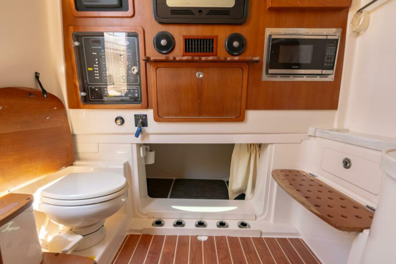 2019 Grady-White 376 Canyon CARPE DIEM - Head/Controls