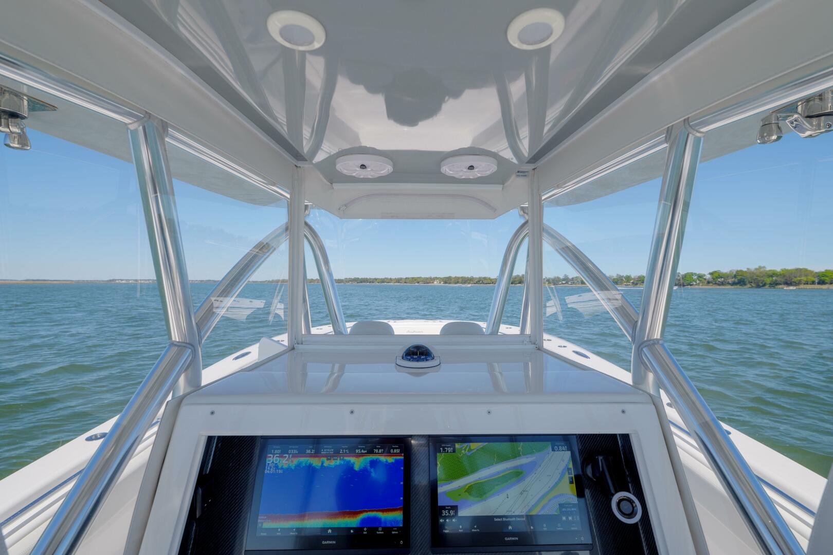 SeaHunter 38 Reel Escape- Helm