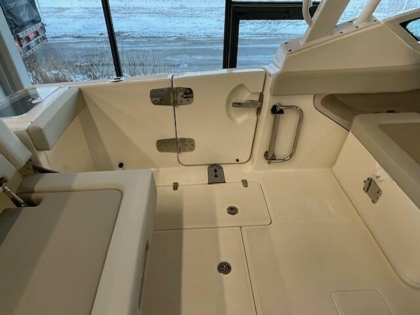 29ft Boston Whaler Yacht For Sale