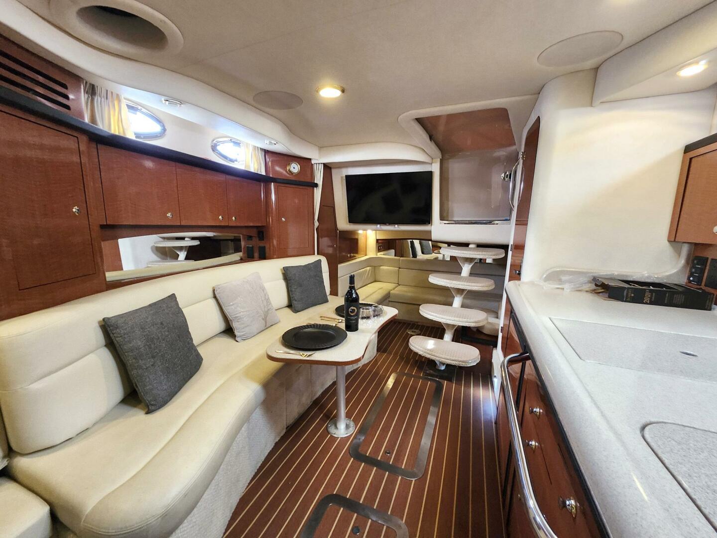 PRICE REDUCED  99 000cad 34ft Sea Ray Yacht For Sale