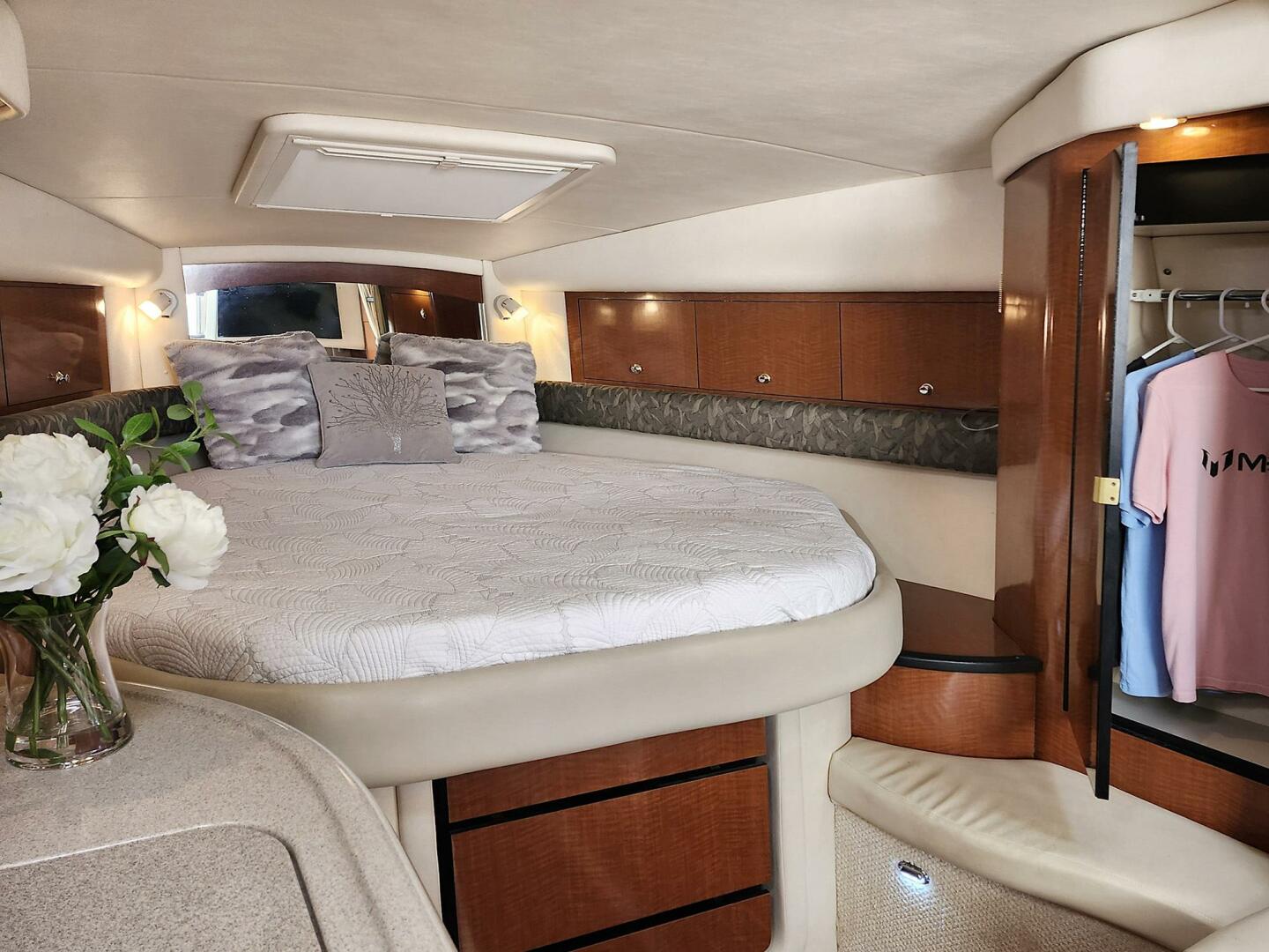 PRICE REDUCED  99 000cad 34ft Sea Ray Yacht For Sale