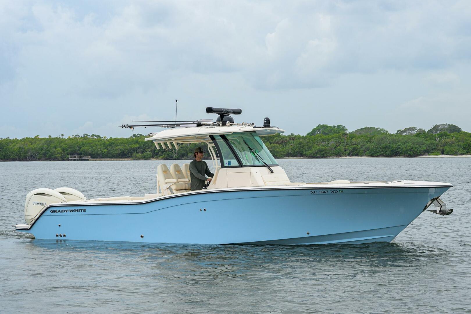 32ft Grady White Yacht For Sale