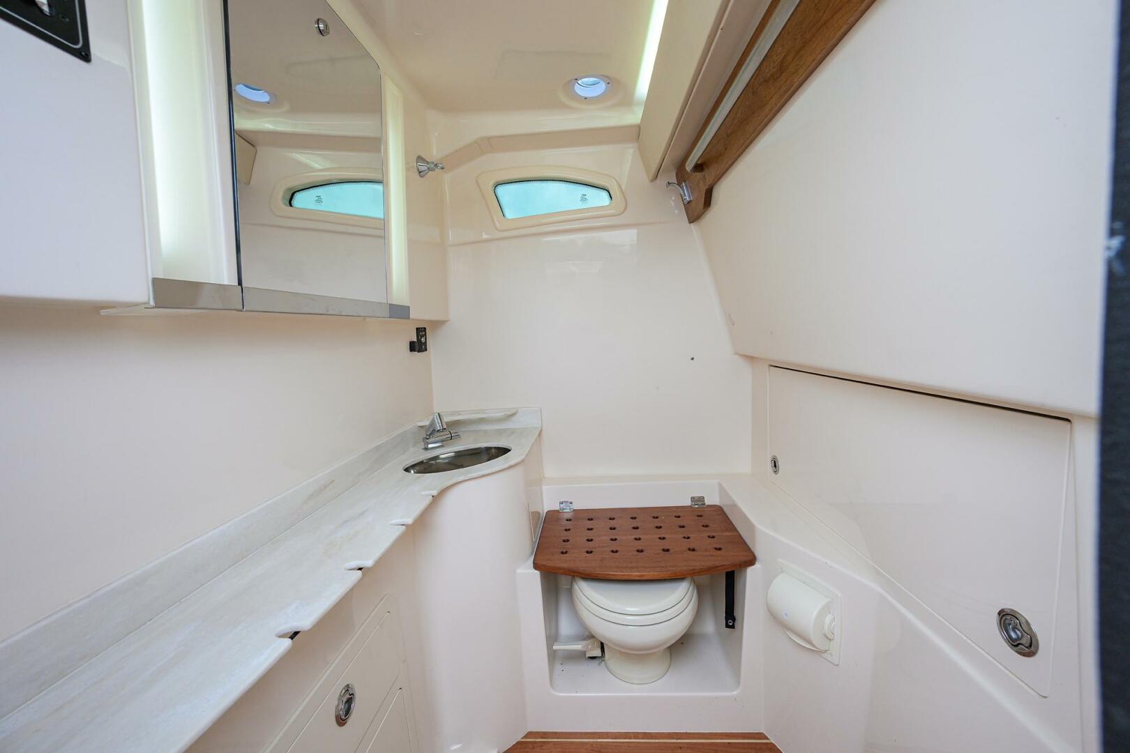 32ft Grady White Yacht For Sale