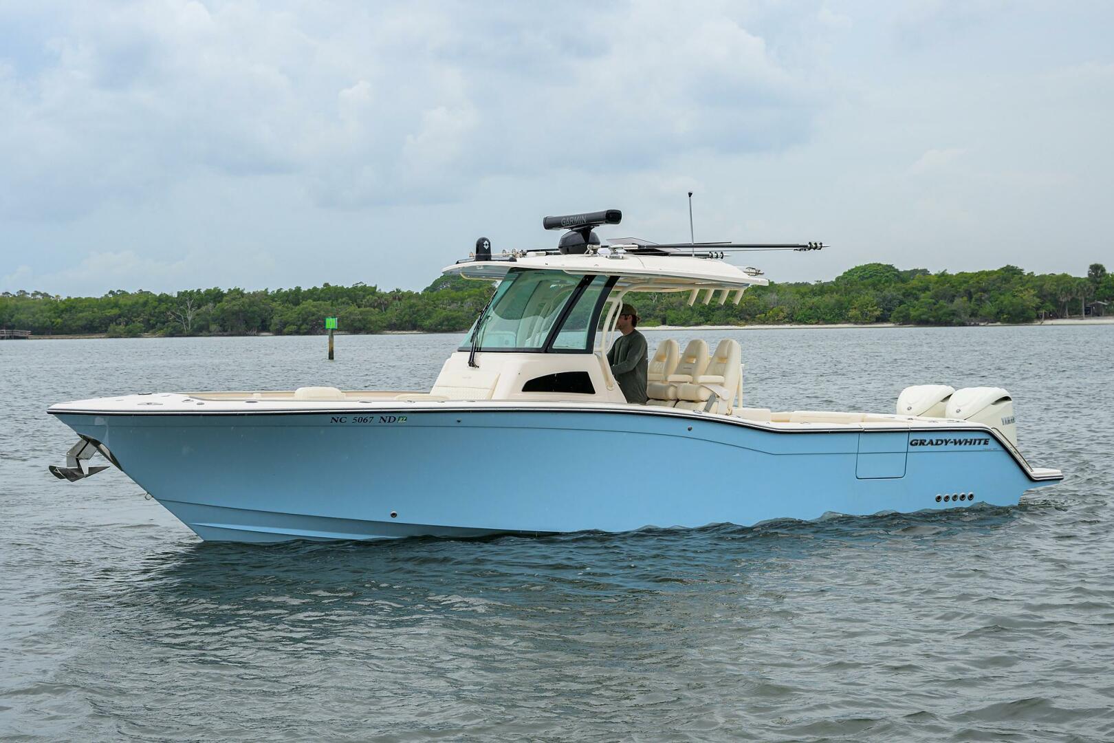 32ft Grady White Yacht For Sale