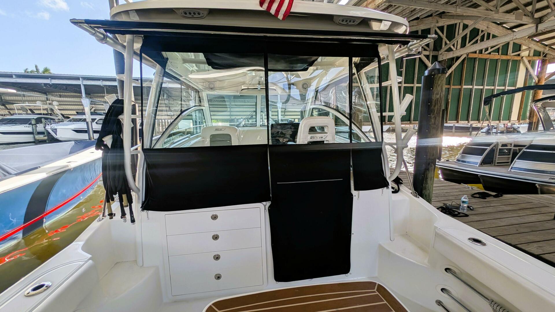 Boat     31ft Boston Whaler Yacht For Sale