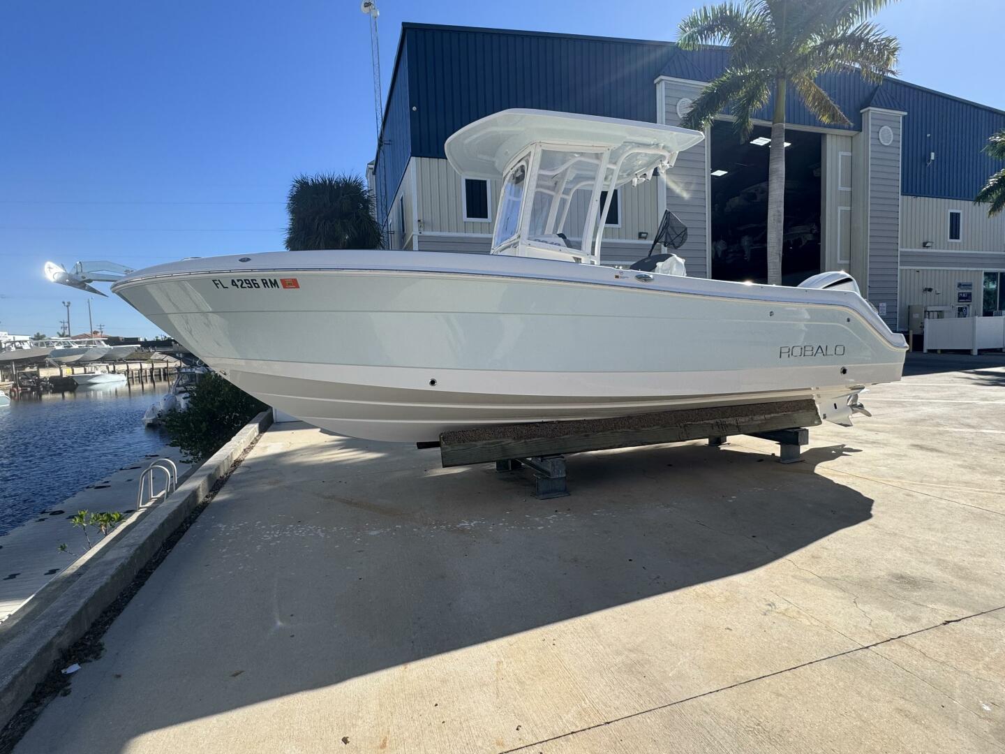 24ft Robalo Yacht For Sale