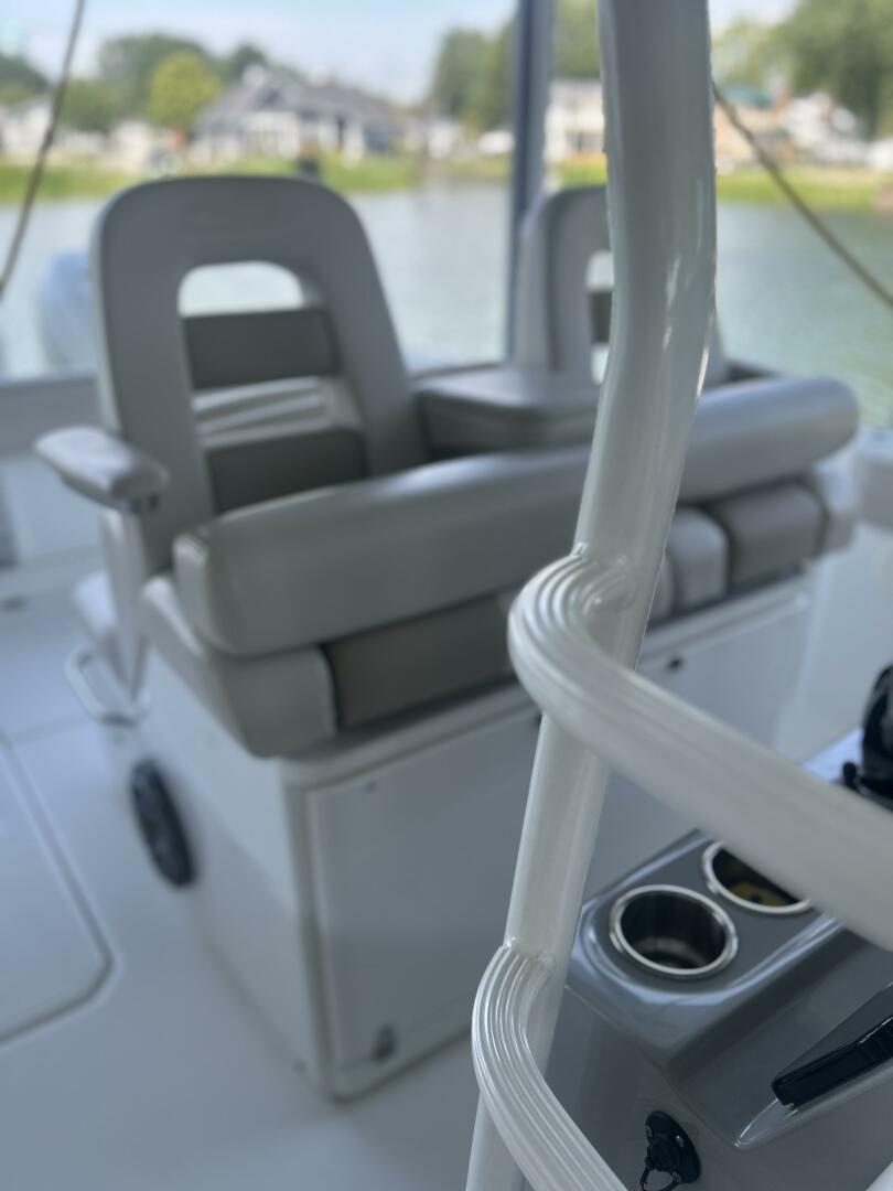 33ft Boston Whaler Yacht For Sale