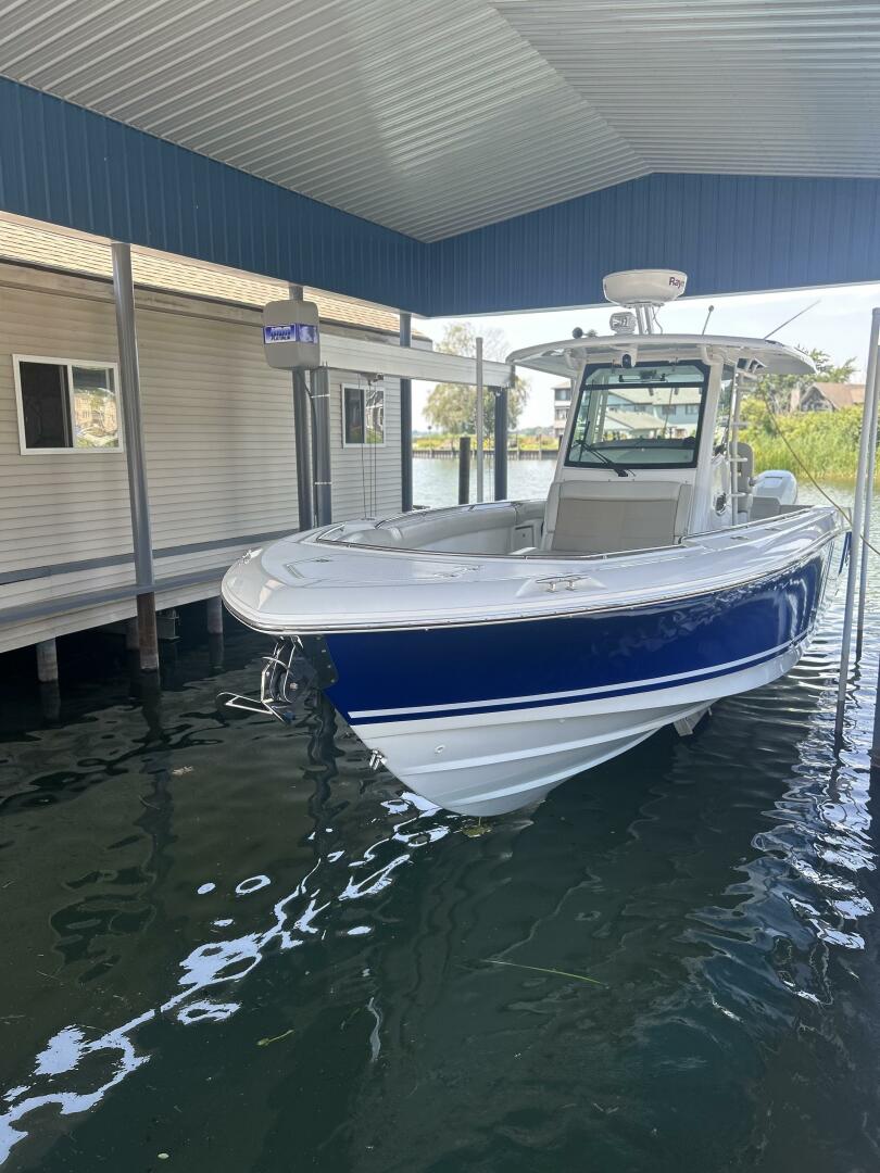 33ft Boston Whaler Yacht For Sale