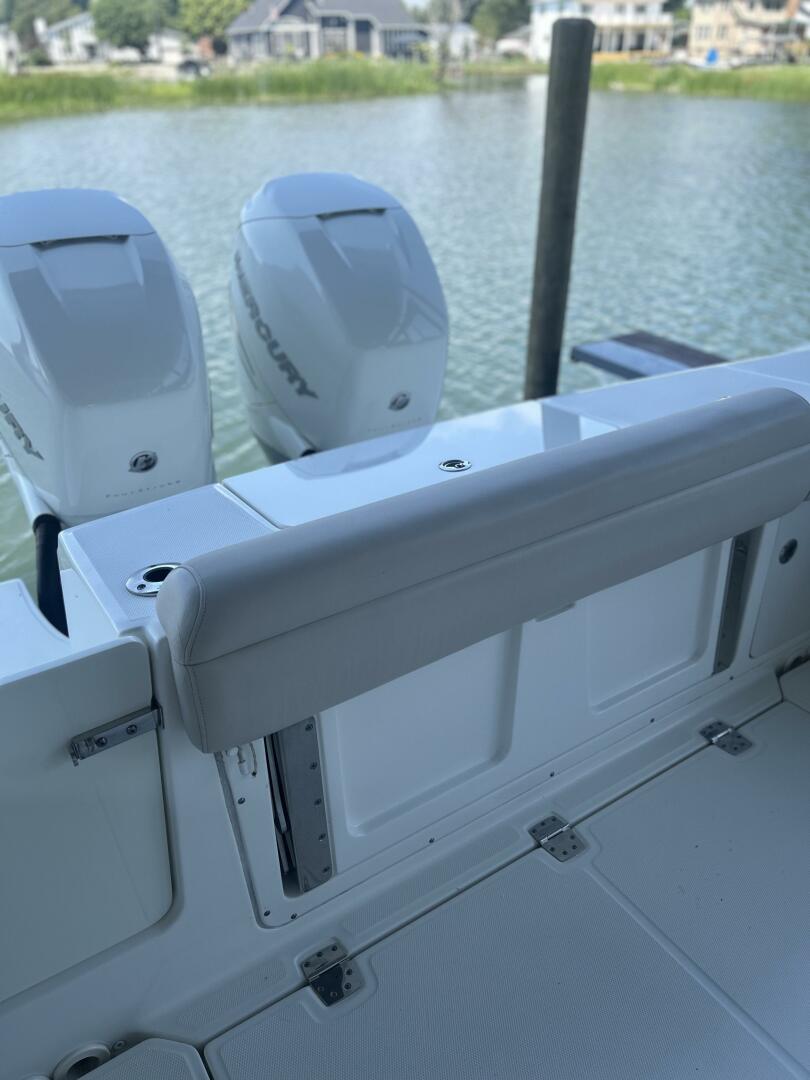33ft Boston Whaler Yacht For Sale