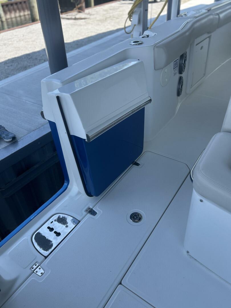 33ft Boston Whaler Yacht For Sale