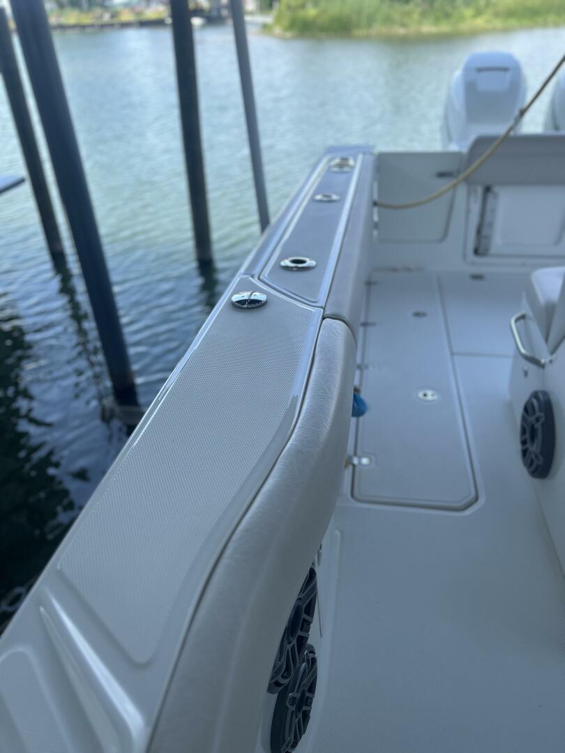 33ft Boston Whaler Yacht For Sale
