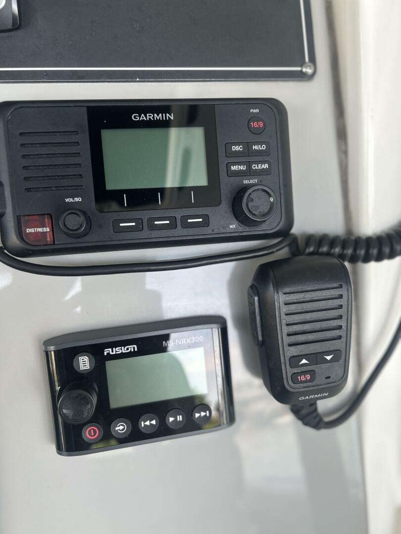 33ft Boston Whaler Yacht For Sale