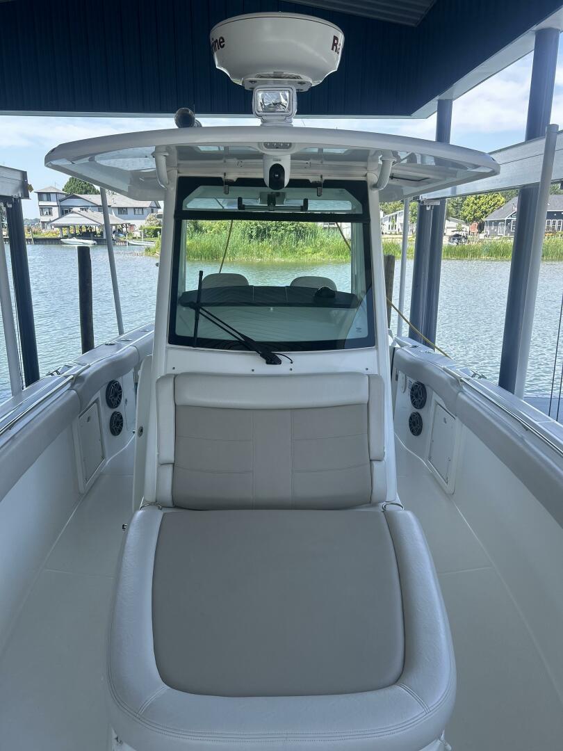 33ft Boston Whaler Yacht For Sale