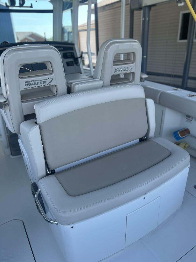 33ft Boston Whaler Yacht For Sale