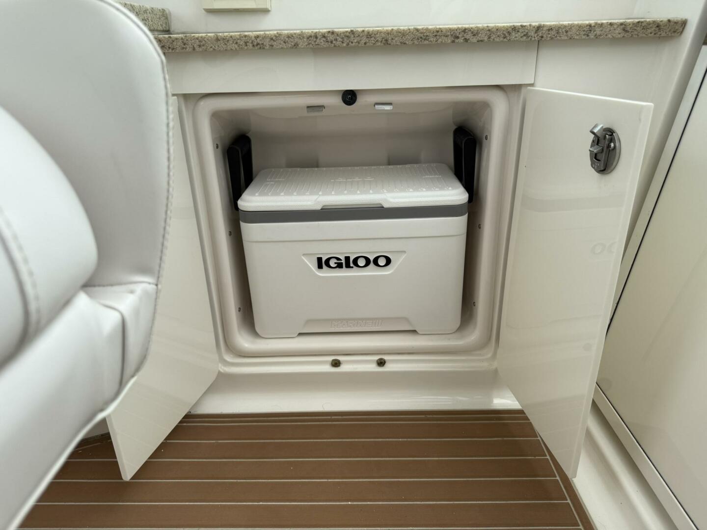 Liquid Therapy 31ft Chaparral Yacht For Sale