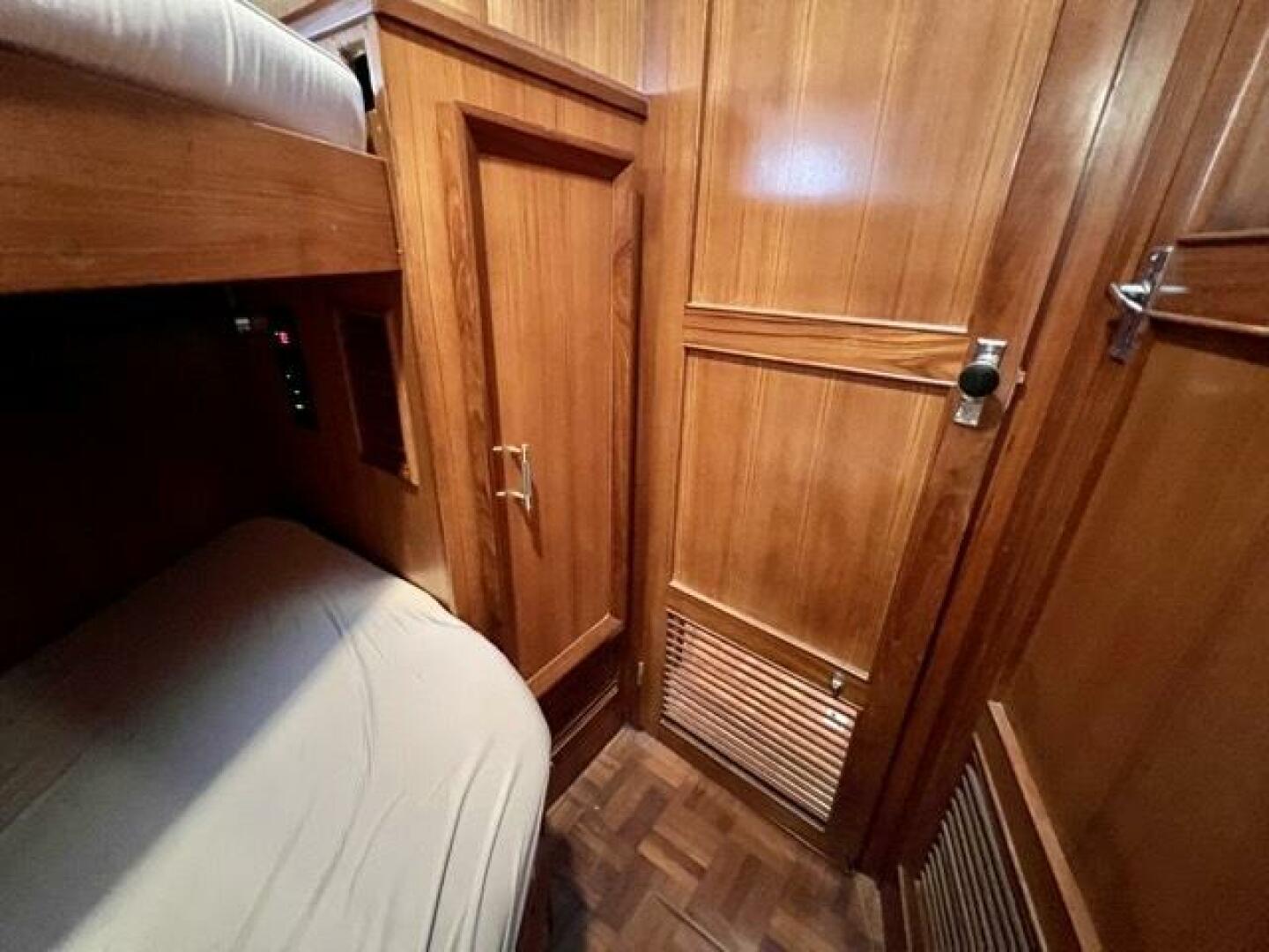 26  Nirvana 1987 Jefferson 42 Forward Stateroom 3 Medium