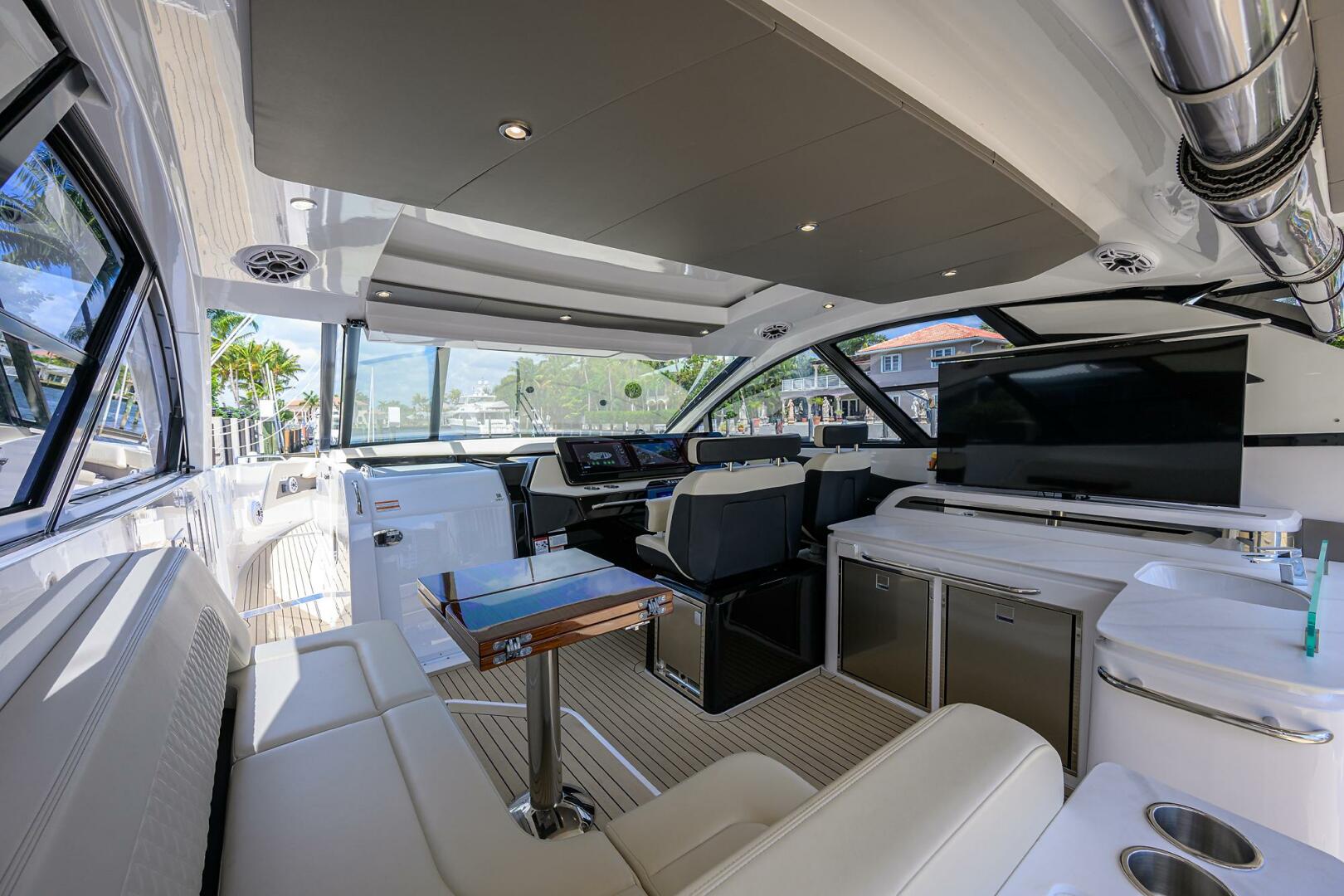 2024 Cruisers Yachts 50 GLS Outboard 50ft Cruisers Yacht For Sale