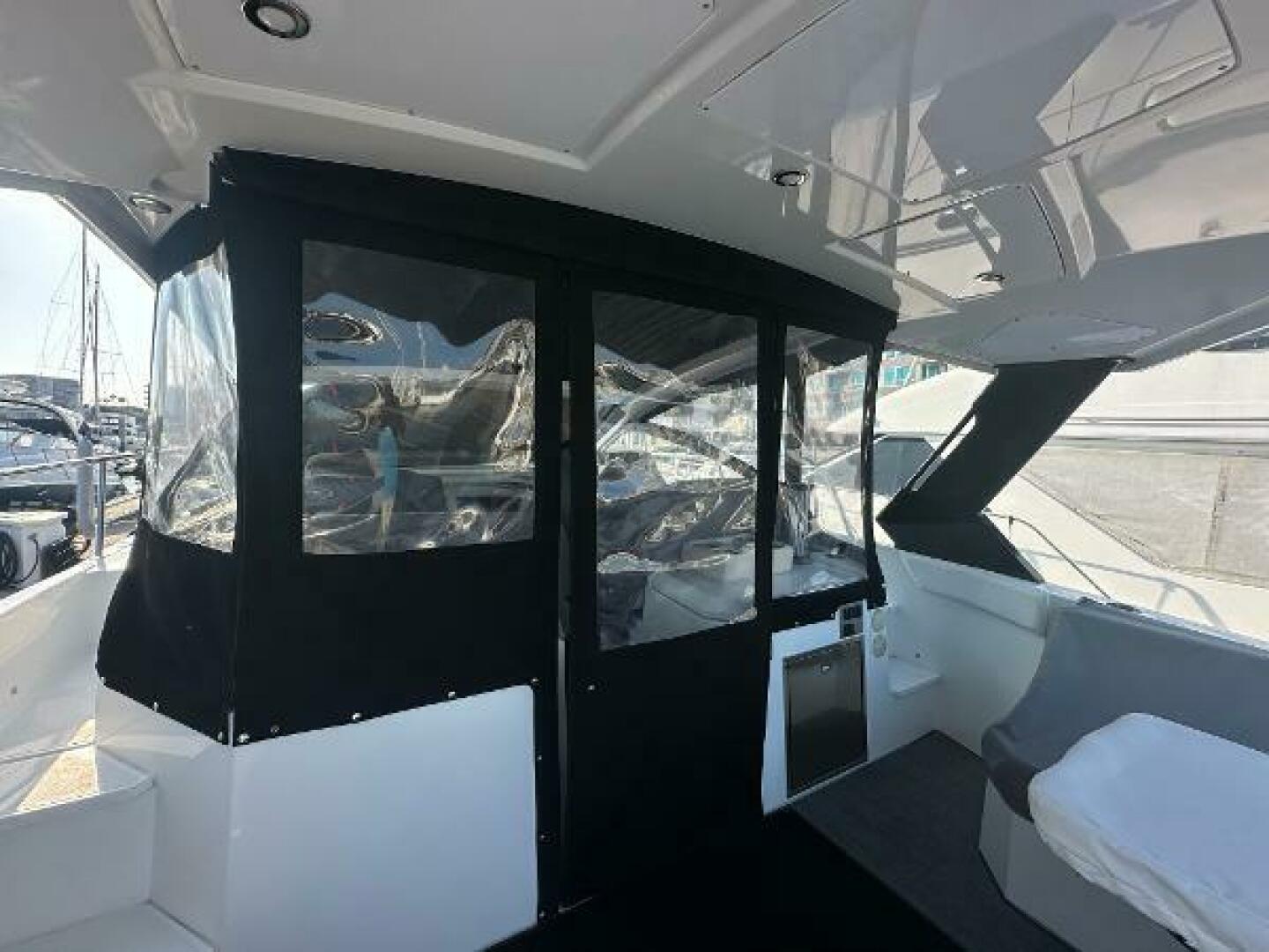 LUX LIFE 39ft Cruisers Yachts Yacht For Sale