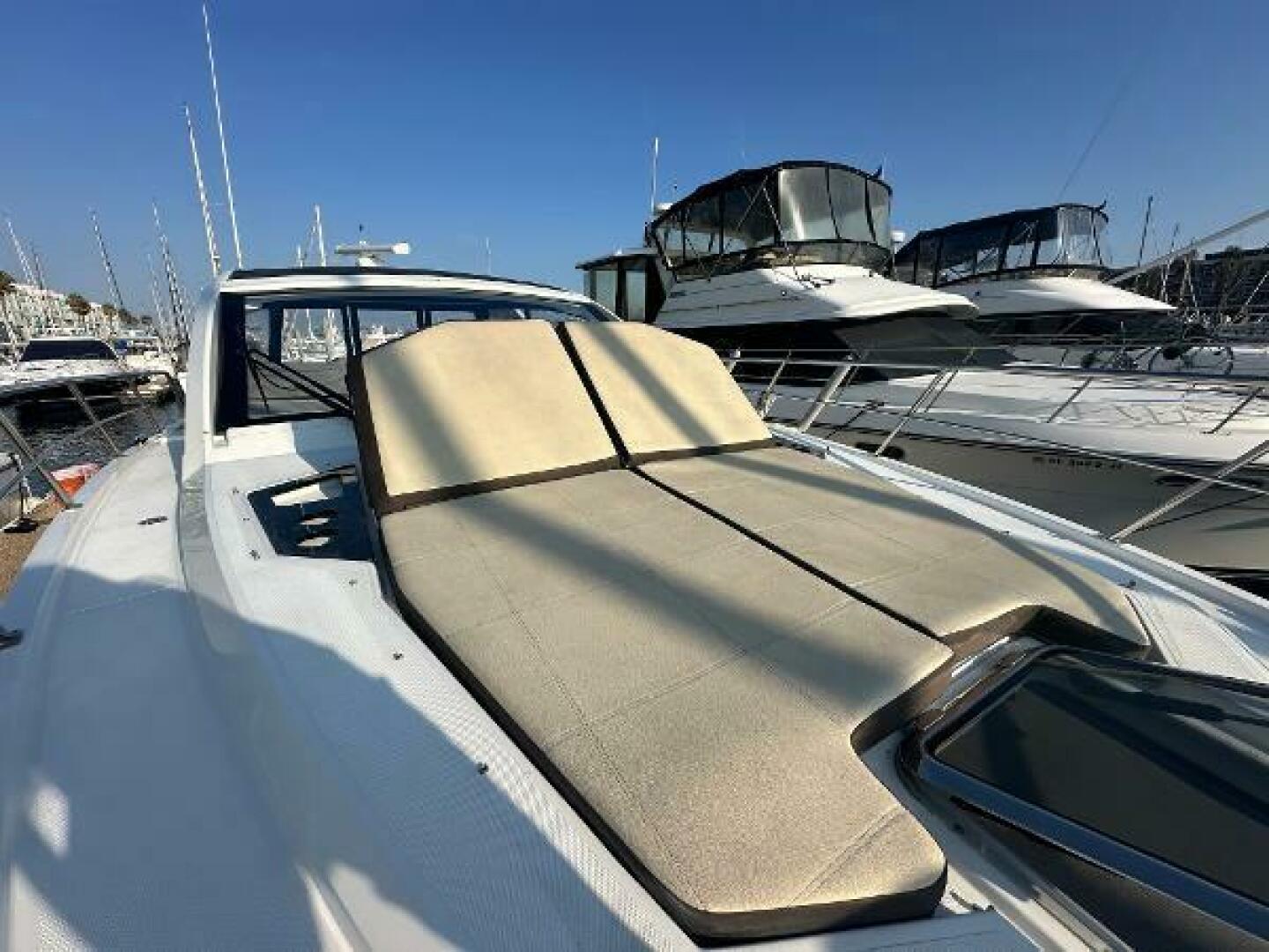 LUX LIFE 39ft Cruisers Yachts Yacht For Sale