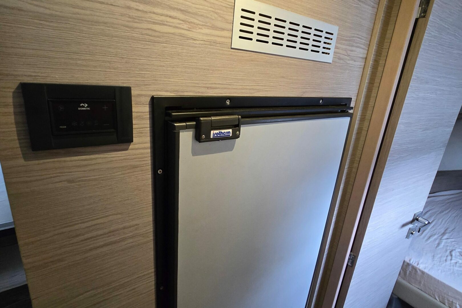 2021-fountaine-pajot-my4s-power-9747125-20250905161140293-1.