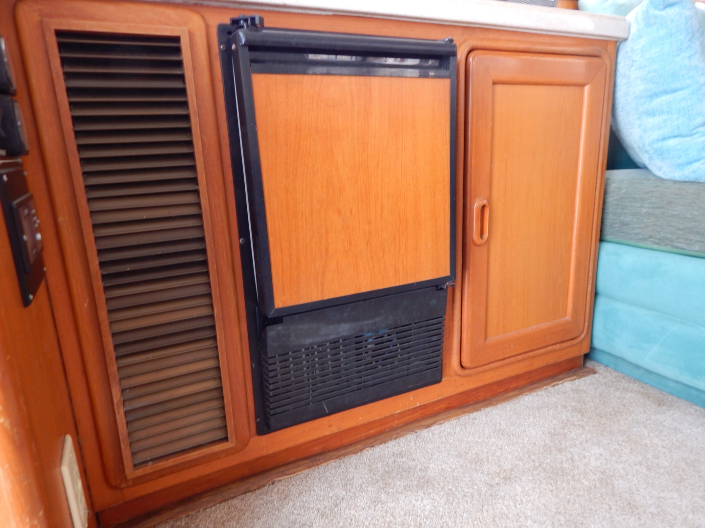 1996 Egg Harbor by Cayman