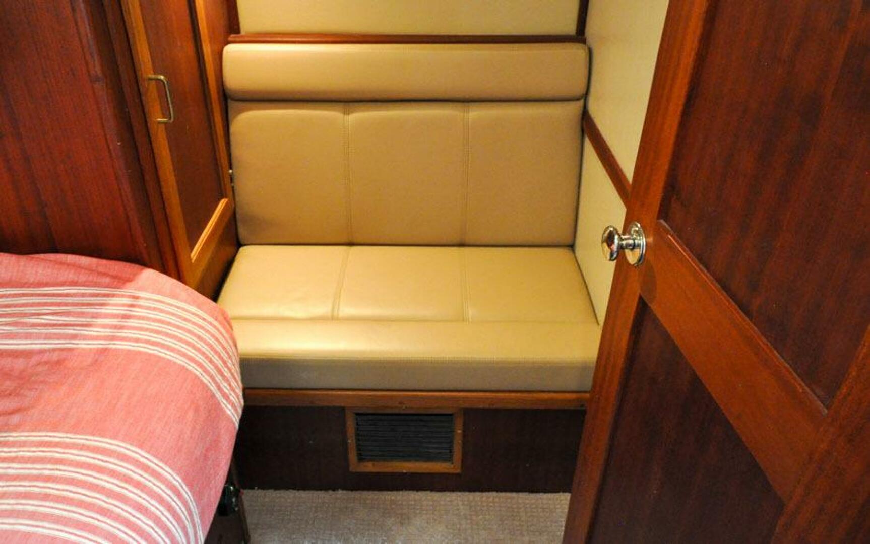 Port Guest Cabin Settee