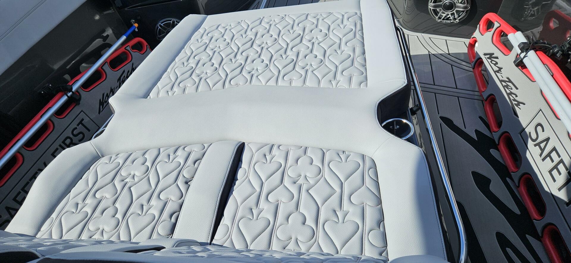 39ft New Power 2026 Nor-Tech 390 Sport Fiberglass Deep Vee For