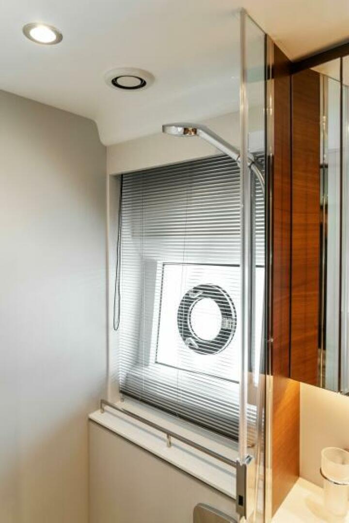 2020 Princess V55 Endless Summer Master Shower