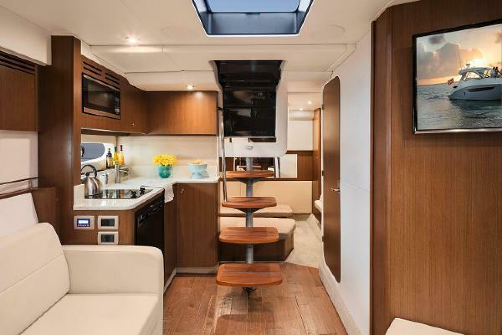 FOGO 35ft Sea Ray Yacht For Sale