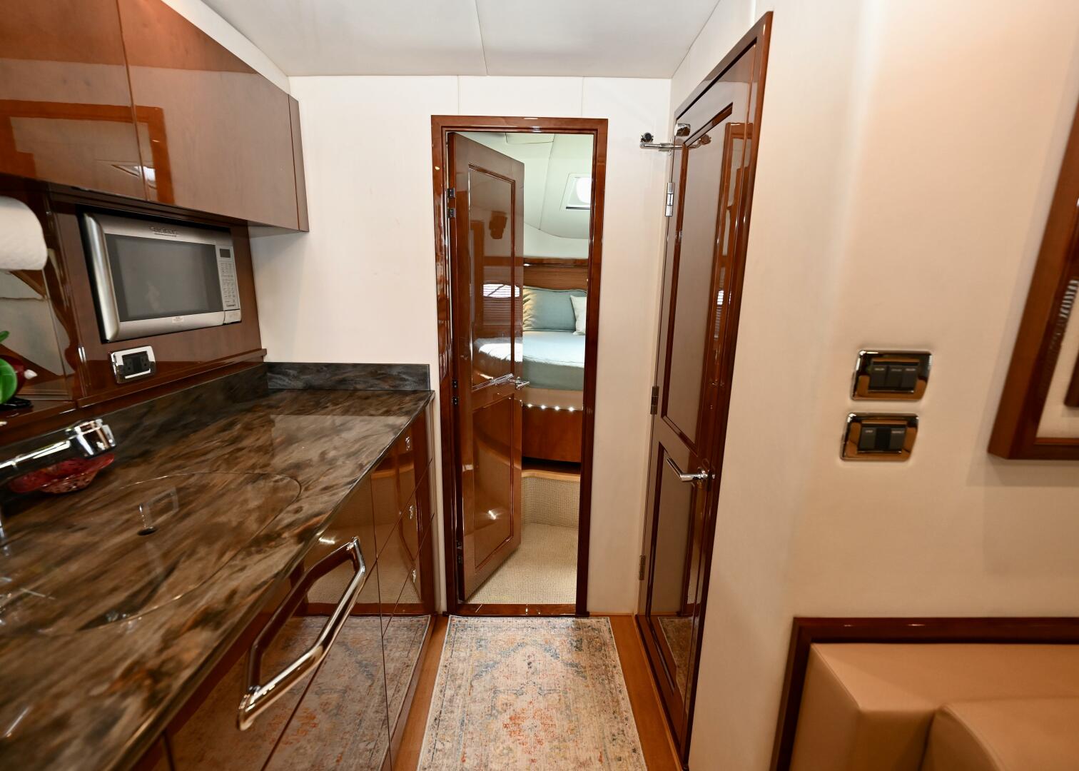 UKRAINIAN SEA GODDESS 54ft Sea Ray Yacht For Sale