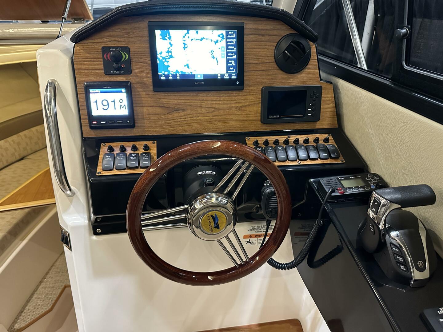 25ft Cutwater Yacht For Sale