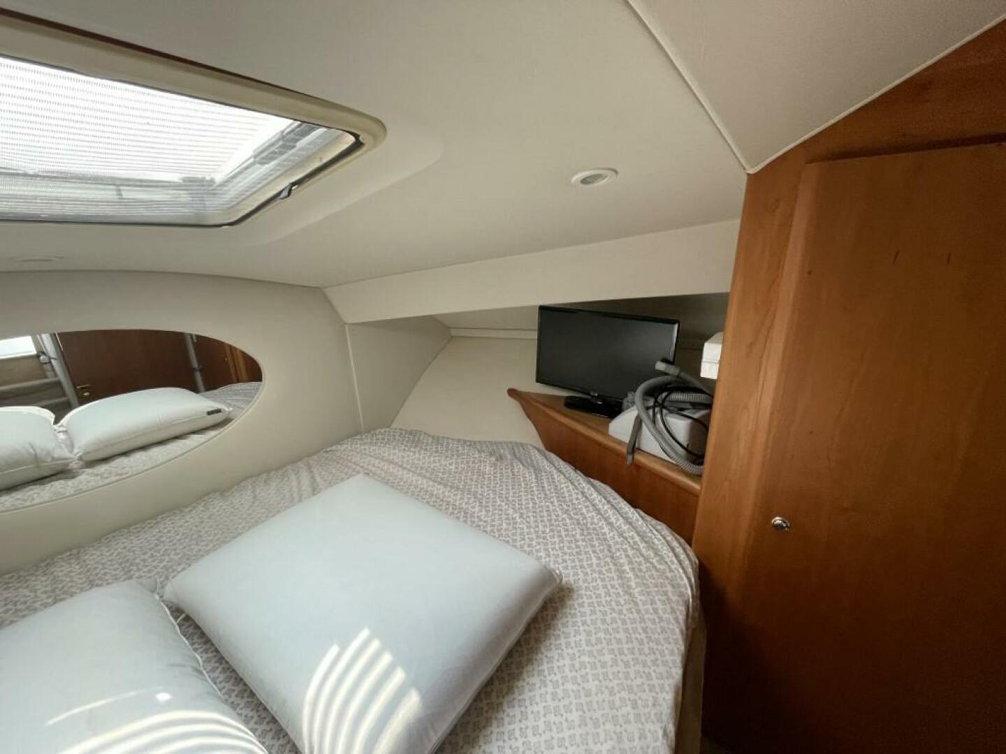33ft Silverton Yacht For Sale