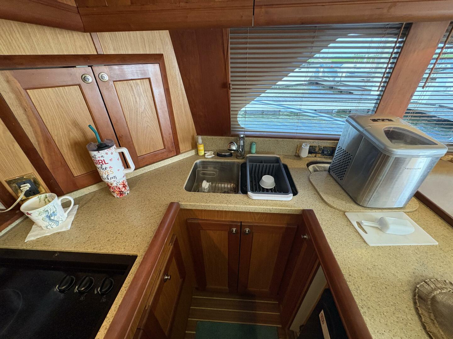 2005 Luhrs 41 Convertible 