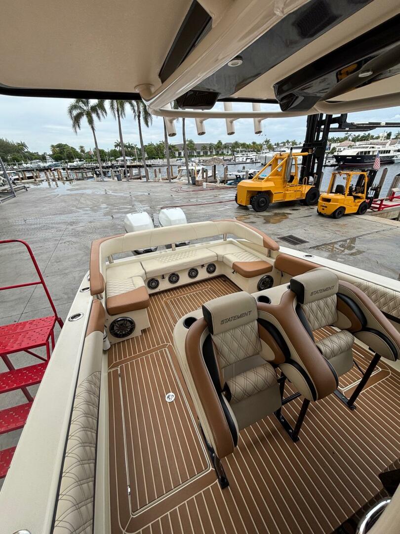 2013 Statement 35 Center Console boat with luxurious seating